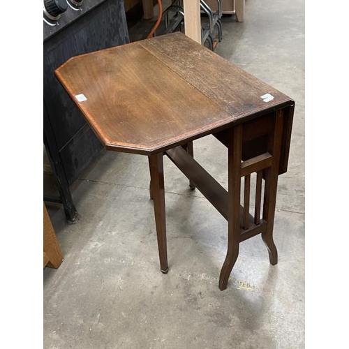 53 - Victorian mahogany inlaid Sutherland table 67H 77W 61D