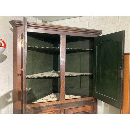 210 - 18th century oak corner cupboard with 4 doors and 2 keys (shelves to the interior) 204H 124W 56D