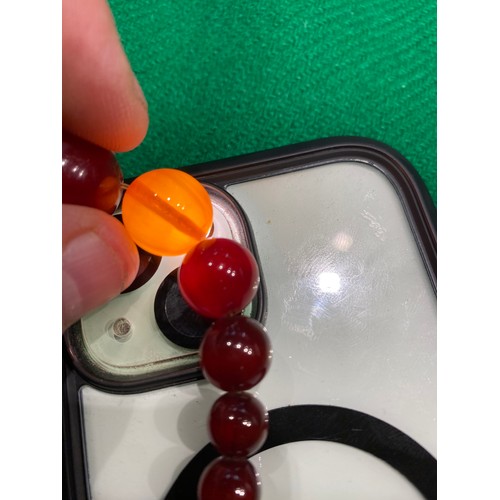 318 - Art Deco cherry amber/Bakelite necklace (40cm, 34g)