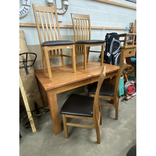 4 - Oak dining table 78H 140W 90D and 4 chairs (3+1)