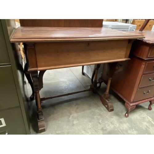 50 - Continental oak writing table 93H 95W 57D