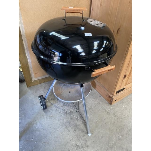 185 - Weber charcoal BBQ kettle in classic black (used once)