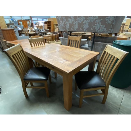 33 - Oak dining table 78H 140W 90D and 4 chairs (3+1)