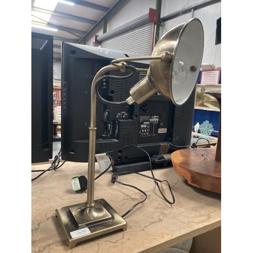 384 - Brass desk lamp (in working order)