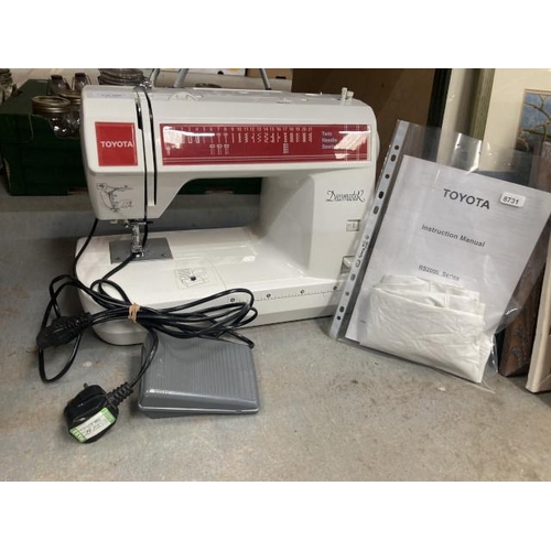 395 - Toyota Decomaster model DECO25 sewing machine with mains lead/ foot pedal, cover & manual in good wo... 