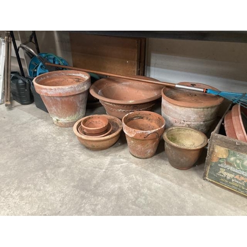 412 - 2 terracotta planters 29H 57DIAM & 36H x 40DIAM, terracotta planters of various sizes, hose with ree... 