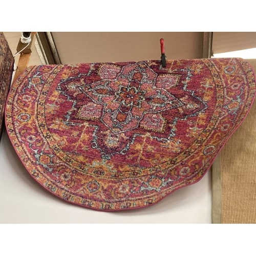 418 - Circular Persian style rug 153cm diameter