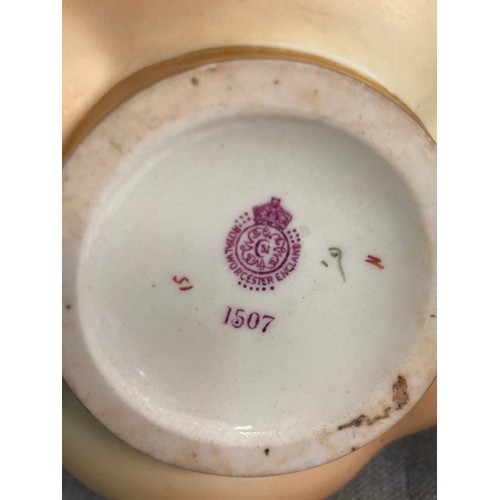 362 - 8 pieces of Royal Worcester blush ivory porcelain, please see photographs for further details