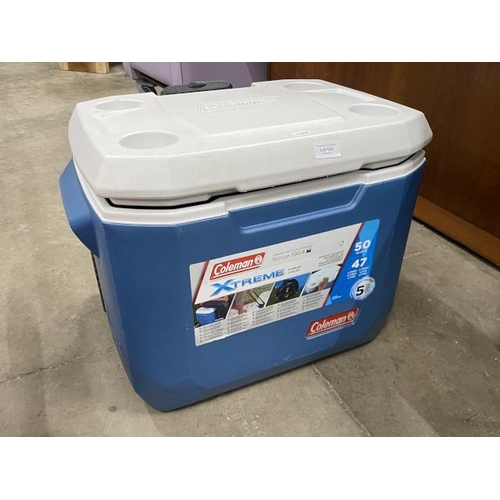 185 - Coleman Xtreme wheeled cooler and seven ice packs