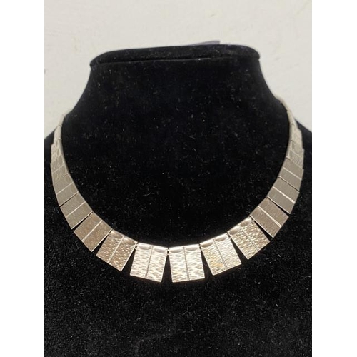 303 - Sterling silver necklace 21g 39-44cm long