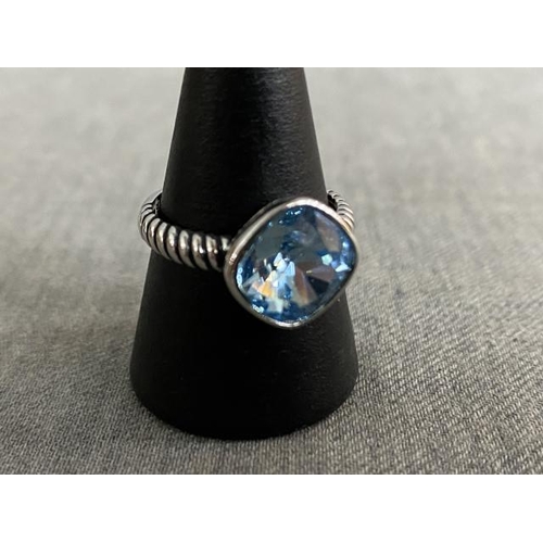 347 - 925 silver & blue stone set ring, size P 1/2