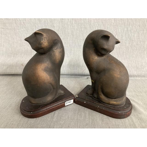 352 - Pair of feline bookends