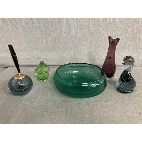 355 - 5 pieces of Whitefriars glass inc. Parker pen stand, 'Dilly' duck, 'Beak' vase etc.