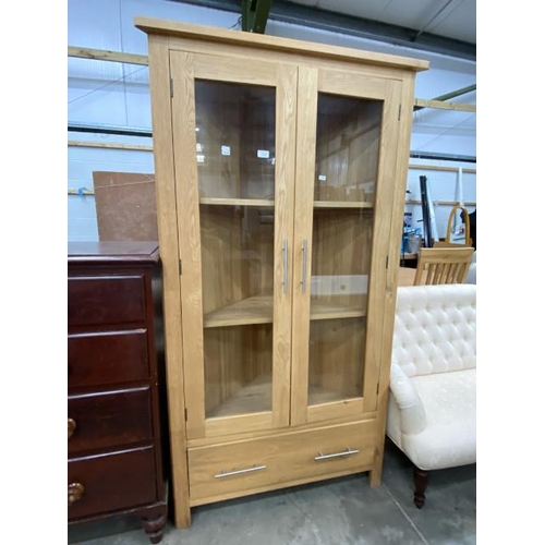 37 - Good quality oak corner display cabinet 180H 100W 51D