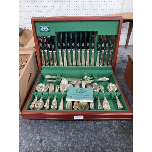 389 - Canteen of John Turton of Sheffield cutlery, 76 pieces