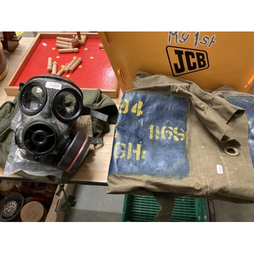 418 - Cased Respirator, MKI personal decontamination kit, gloves & army issue kit bag