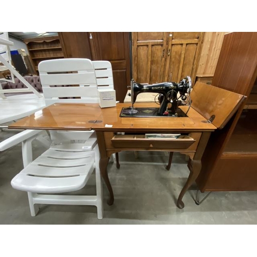 74 - Singer ES088461 (15K) electric sewing machine (dates to 1960) with attachments and sewing table 79H ... 