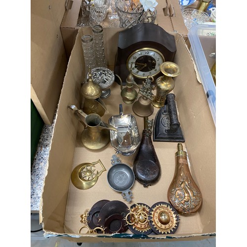 432 - 2 boxes of brassware, Smiths Enfield Bakelite mantel clock, table bell, two 18th/19th century gun po... 