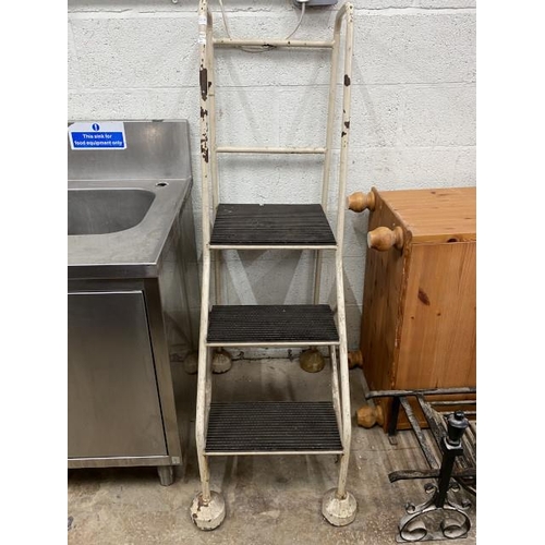 128 - Metal warehouse 3 step rolling safety ladder with rails