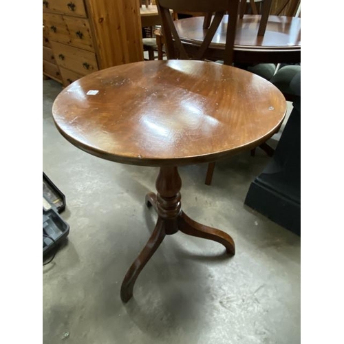 21 - Georgian mahogany tripod table 76H 57cm diameter