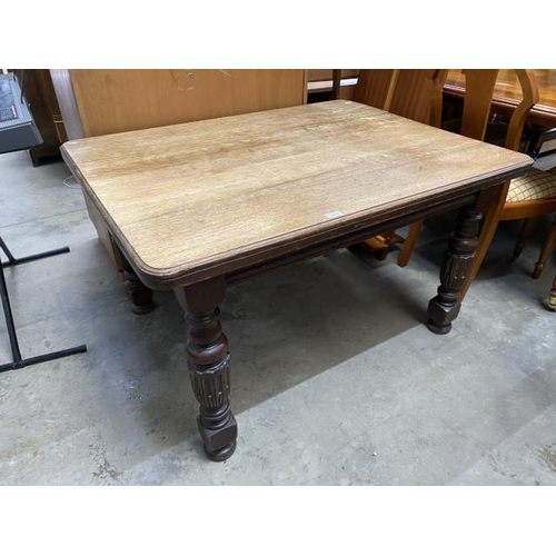 40 - Victorian oak kitchen table 68H 121W 93D