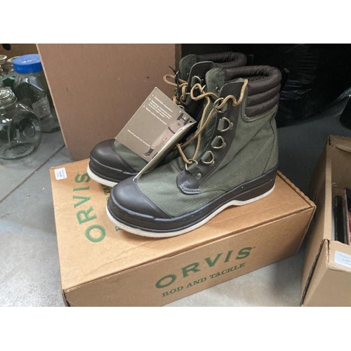 461 - Boxed pair of men's Orvis Clearwater studded olive wading boots, size 11, as new