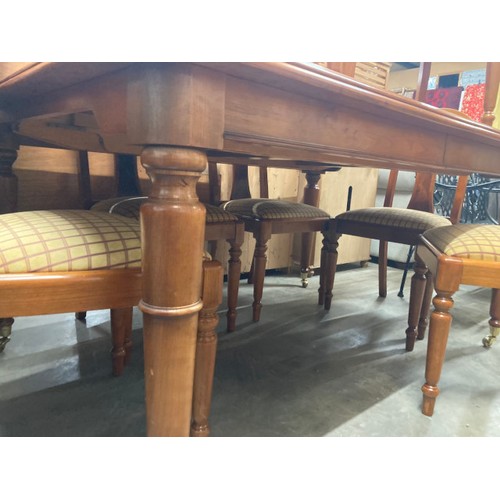 41 - Late 20th century Charles Barr Cherrywood dining table with 2 leaves 77H 169-270W 118D and 8 chairs ... 