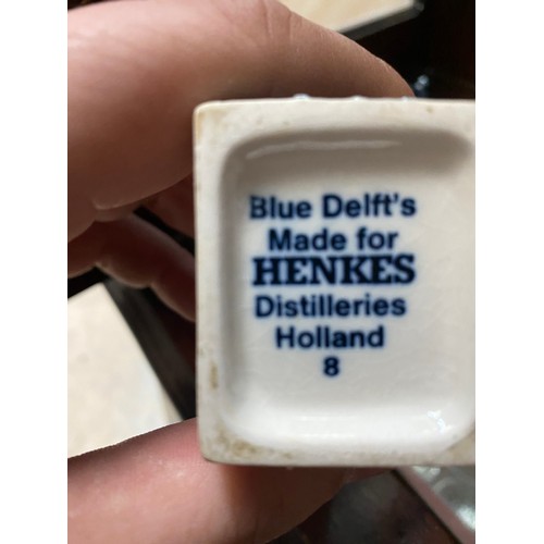 416 - 11 blue delft houses for KLM by BOLS Amsterdam