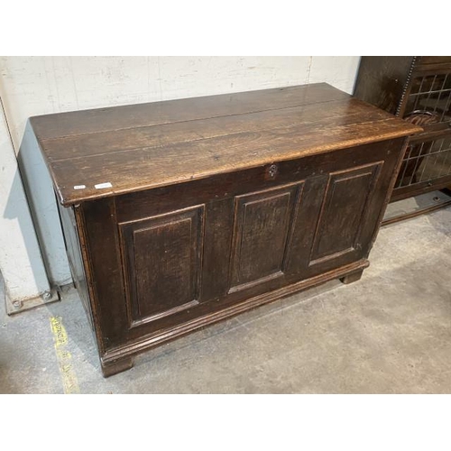 123 - 18th century 2 panelled oak coffer with plank top, circa 1720 77H 125W 56D