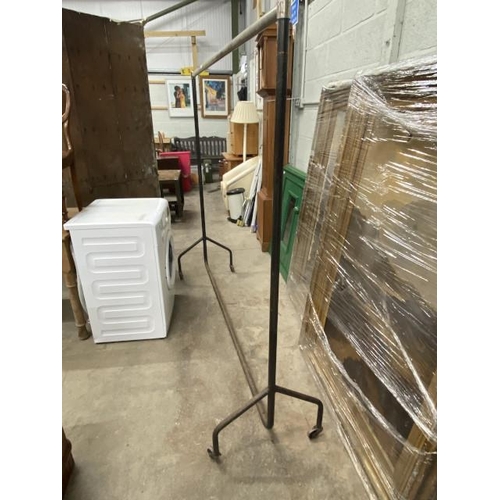 154 - Metal clothes rail 170H 190W