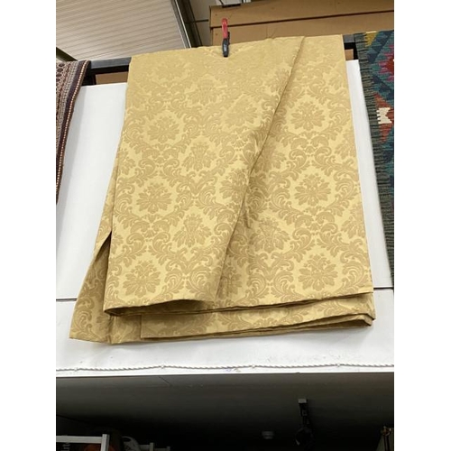 197 - A pair of gold damask lined curtains (each individual curtain measures 400cm wide x 200cm drop)