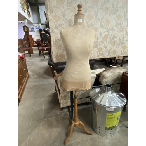 199 - Vintage floor standing mannequin 160H