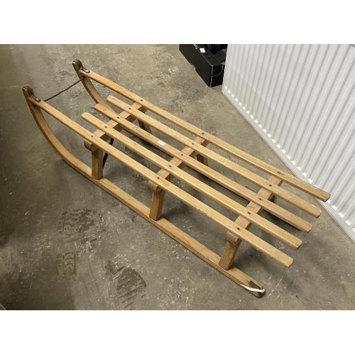 20 - Vintage 'Criterion Davos' sledge 25H 111W 28D