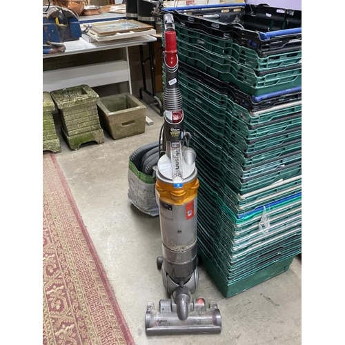 250 - Dyson DC18