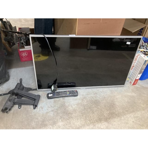 494 - Panasonic TX-L32E6B LCD TV with wall mount, remote & mains lead (No stand)