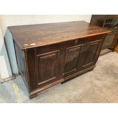 123 - 18th century 2 panelled oak coffer with plank top, circa 1720 77H 125W 56D