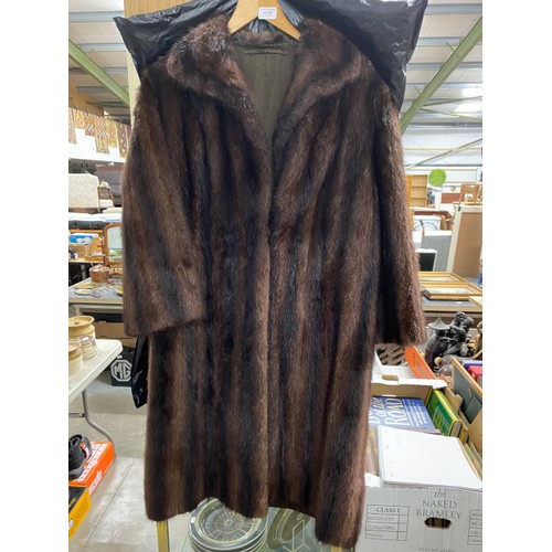 452 - Vintage ladies fur coat (no size)