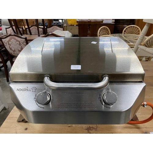 121 - NEXGRILL 820-0007G table top gas BBQ