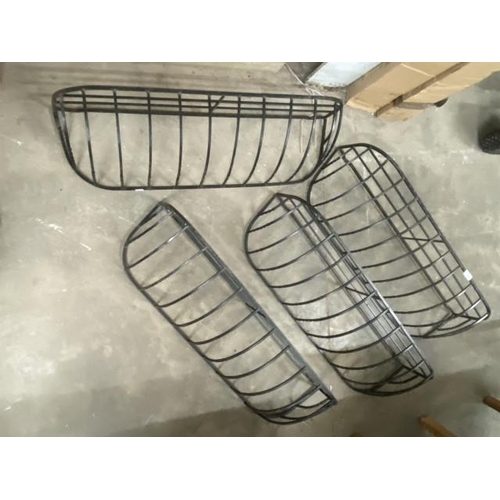 14 - 4 metal wall mounted hay racks