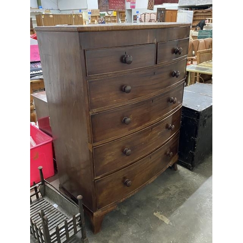 23 - Victorian mahogany bow fronted chest of drawers 139H 108W 53D