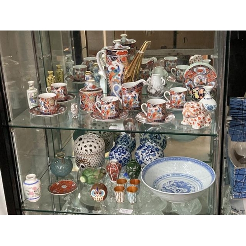 325 - 2 shelves of oriental collectables, coffee set, miniature vases, miniature enamel teapot, blue & whi... 