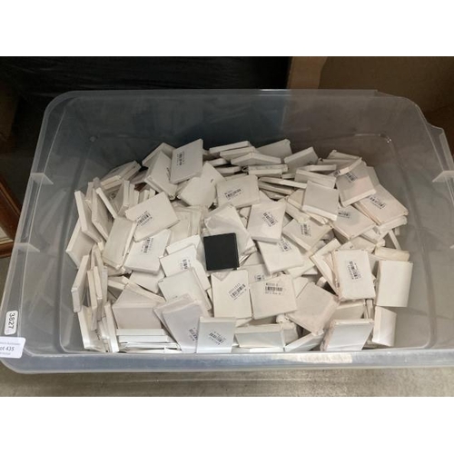 435 - Quantity of mobile phone batteries including Samsung, LG etc