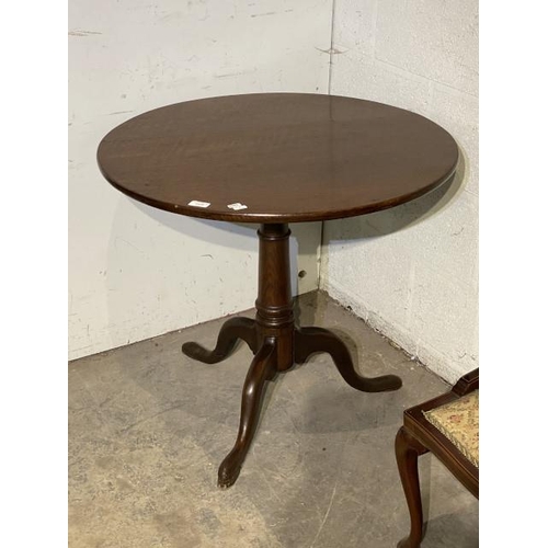 99 - Georgian oak tripod table 68H 76cm diameter