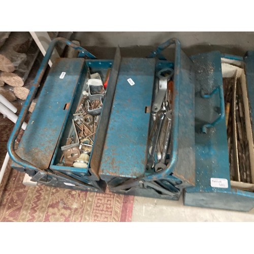 482 - Good collection of workshop tools and accessories, metal tool boxes and contents, spanners, saws, sc... 