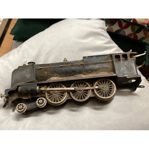 359 - O gauge steam locomotive (as found), boxed games & playing cards inc. Labyrinth, Scrabble, London pl... 