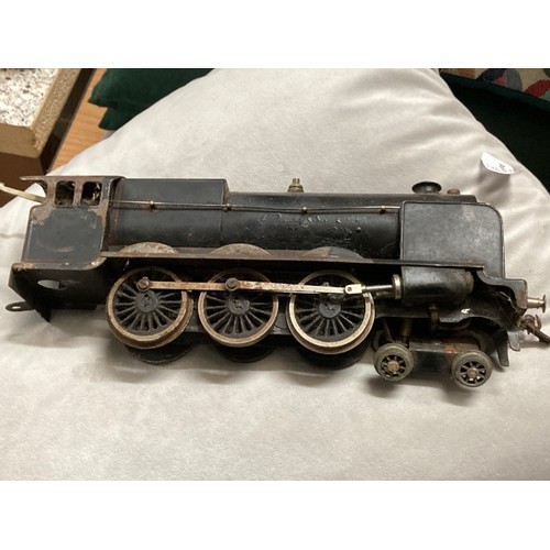 359 - O gauge steam locomotive (as found), boxed games & playing cards inc. Labyrinth, Scrabble, London pl... 