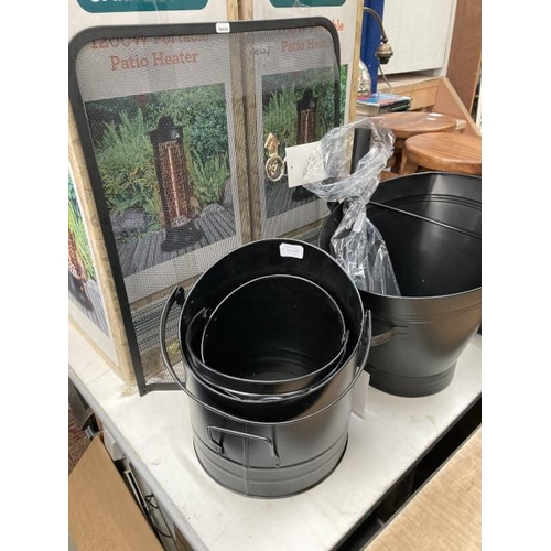 529 - Inglenook fireguard, black metal coal bucket with shovel and 2 graduated coal scuttles (NEW)