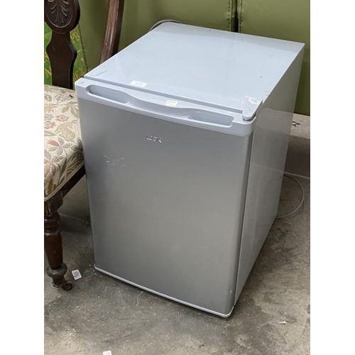 75 - Logik LTT68S12 table top fridge