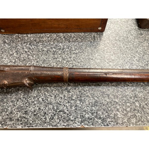 286 - Antique Indian matchlock Toradar musket, overall approx. 170cm long