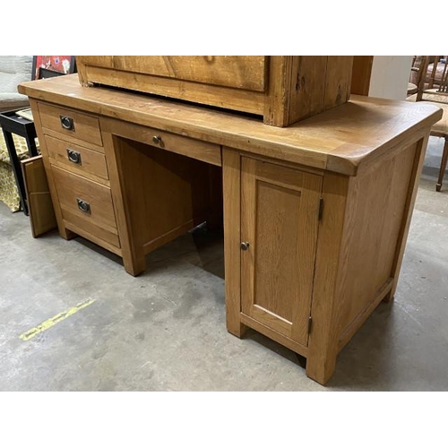 114 - Good quality oak kneehole desk 61H 166W 65D